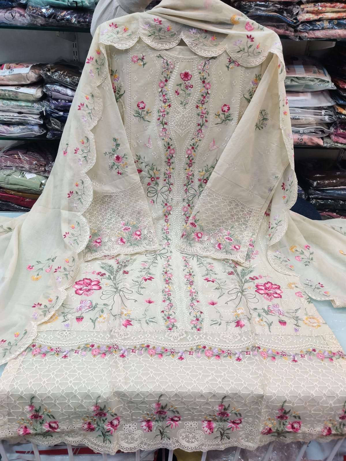 Luxury Embroidered Lawn Collextion- 2025 Ready Wear BY BIN SAEED